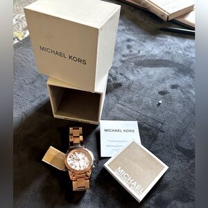 Michael kors watch never worn with box and papers. Rose gold color
